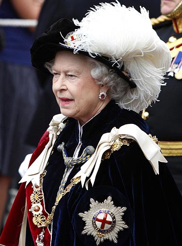 elizabeth II garter.jpg