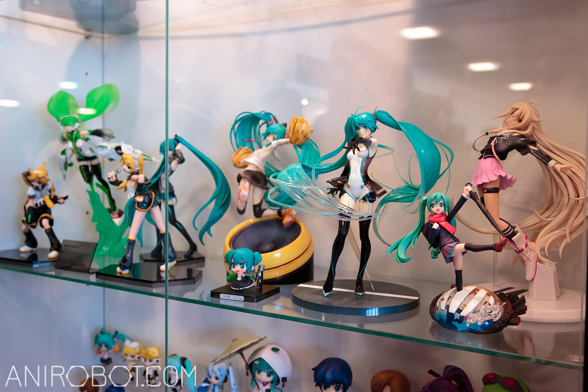 vocaloid figure.jpg